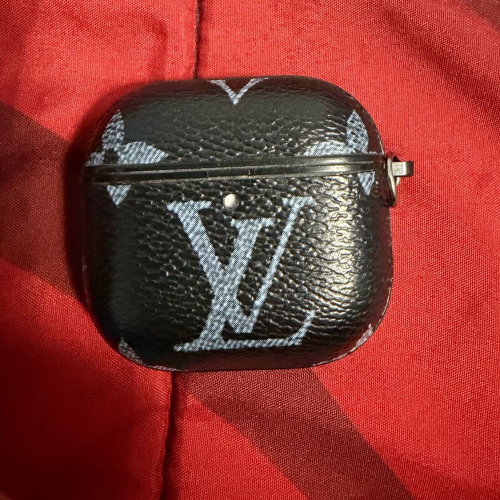Navy blue Louis Vuitton Lv logo AirPods 4 Case - Picture 2 of 7